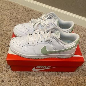 “Honeydew” Nike Dunk NIB